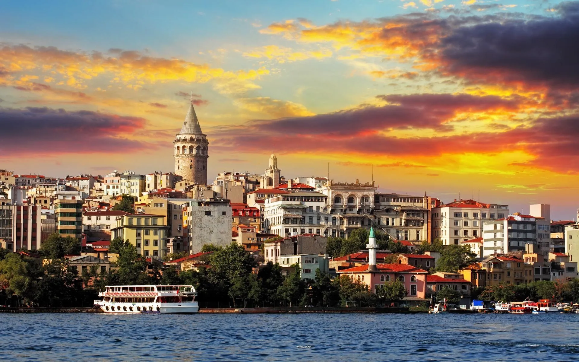 Какие места в Турции популярны для покупки виллы в 2024 году?